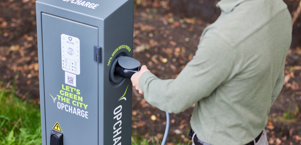 hoe werkt een openbare laadpaal